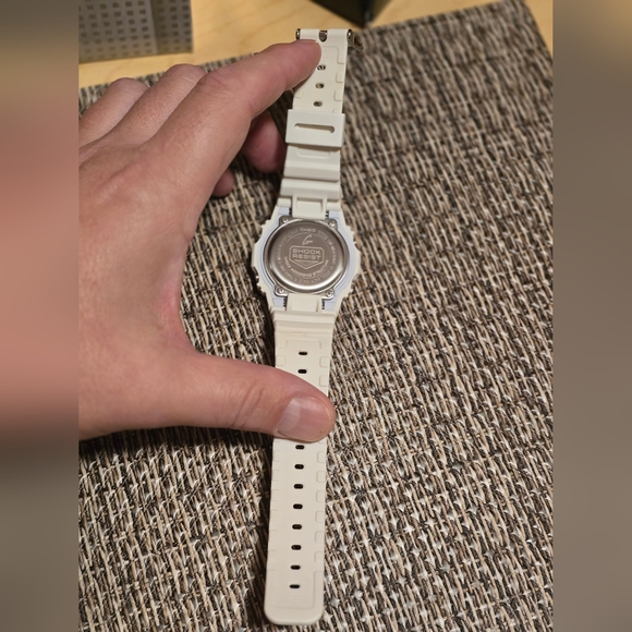 Near Mint! White Casio G-Shock GW-M5610MD-7 . Multi Band 6 Solar - Picture 11 of 13